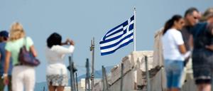 Urlauber an der Akropolis in Athen