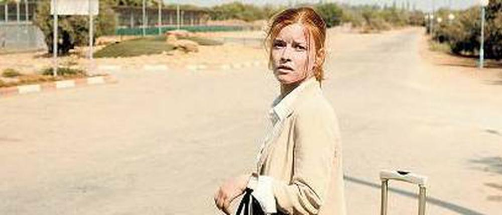 Bling-Bling is over. Hanna (Karoline Schuch) soll ein soziales Praktikum in einem Behindertenheim in Tel Aviv machen. Begeisterung sieht anders aus. 