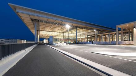 Unter dem Vordach der Abfertigungshalle wird das Konzert stattfinden