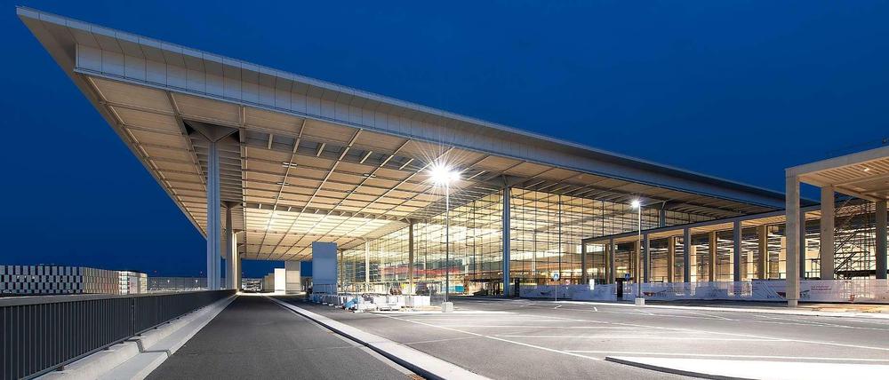 Unter dem Vordach der Abfertigungshalle wird das Konzert stattfinden
