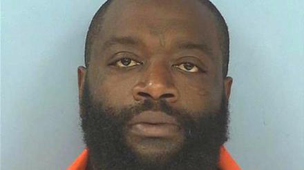 Rick Ross nach seiner Festnahme wegen Entführung und Körperverletzung am Mittwoch im Polizeirevier von Fayette County im US-Bundesstaat Georgia.
