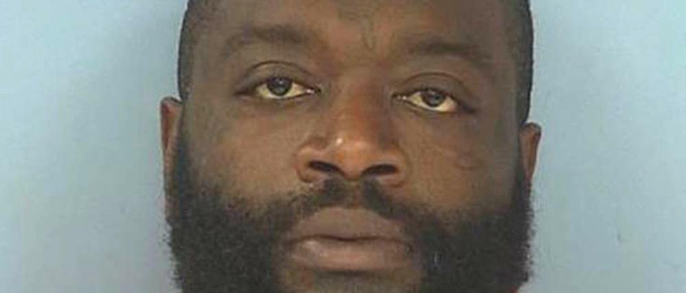 Rick Ross nach seiner Festnahme wegen Entführung und Körperverletzung am Mittwoch im Polizeirevier von Fayette County im US-Bundesstaat Georgia.