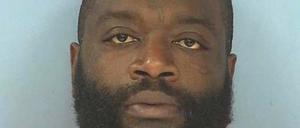 Rick Ross nach seiner Festnahme wegen Entführung und Körperverletzung am Mittwoch im Polizeirevier von Fayette County im US-Bundesstaat Georgia. 