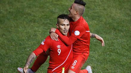 Paolo Guerrero schießt Peru mit drei Treffern ins Halbfinale der Copa América.