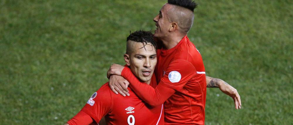 Paolo Guerrero schießt Peru mit drei Treffern ins Halbfinale der Copa América.