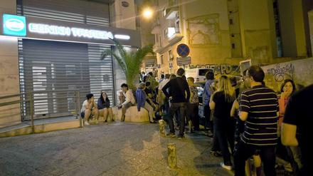 Schlangen vor den Bankautomaten in Athen