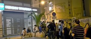 Schlangen vor den Bankautomaten in Athen