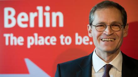 Berlins Regierender Bürgermeister Michael Müller informiert sich heute bei der kriminalpolizeilichen Beratungsstelle über Einbruchsschutz.