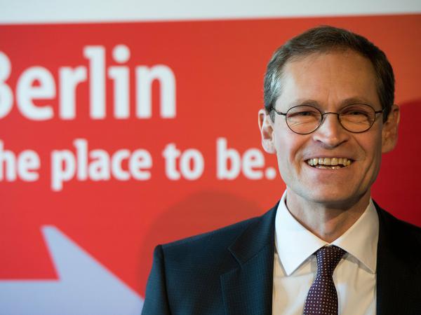 Berlins Regierender Bürgermeister Michael Müller informiert sich heute bei der kriminalpolizeilichen Beratungsstelle über Einbruchsschutz.