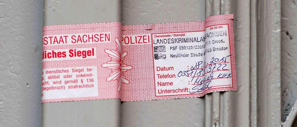 Von der Polizei nach dem Brandanschlag versiegeltes Flüchtlingsheim in Meißen