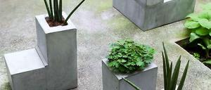 "We are concrete/We are bodies/We have sex/We are neoretroactive/We are relative" von Isa Melsheimer.