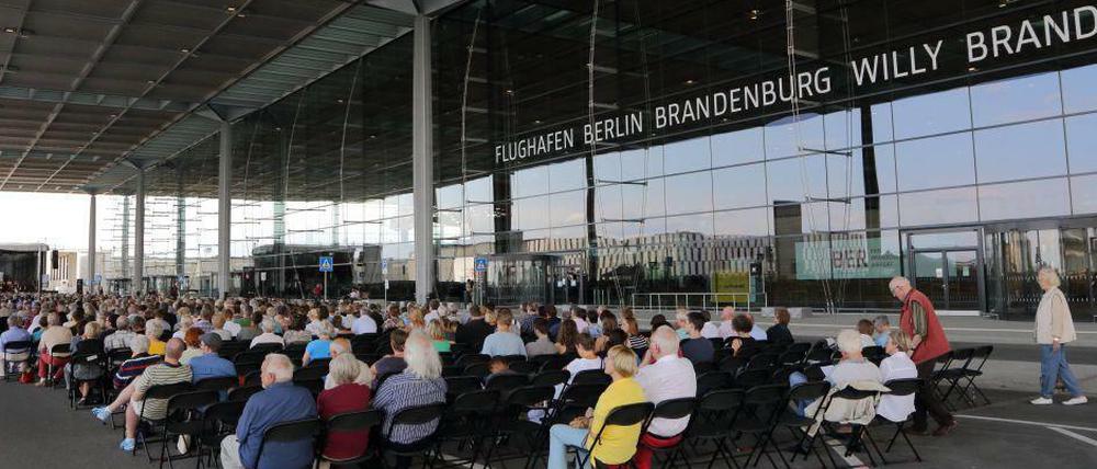 Diese Akustik! Diese Ruhe! Klassikfreunde haben ihre Freude am Flughafen BER.