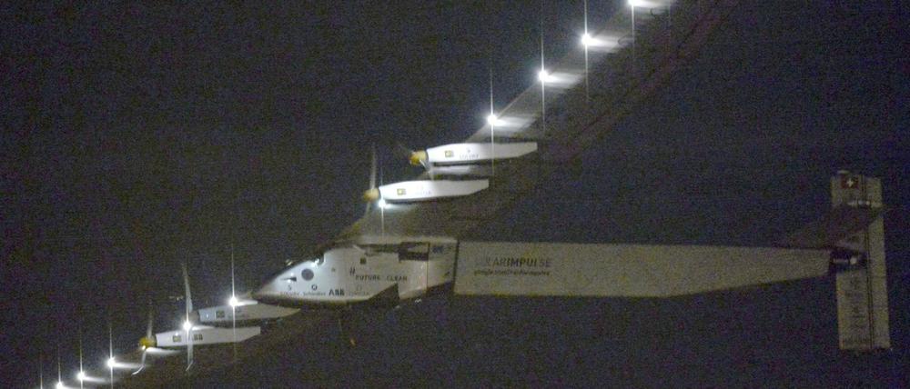 Der Solarflieger "Solar Impulse 2" beim Start in Nagoya in Japan