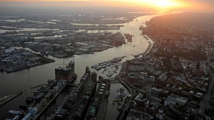 Hamburger Hafen. Hamburgs Hafenwirtschaft und der rot-grüne Senat hatten gespannt gen Luxemburg geblickt. Das EuGH-Urteil zur Weservertiefung hat Folgen für die Hansestadt. 
