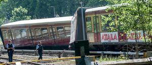 Unweit des Bahnhofs Hoppegarten ist ein Zug der S-Bahnlinie S5 entgleist.