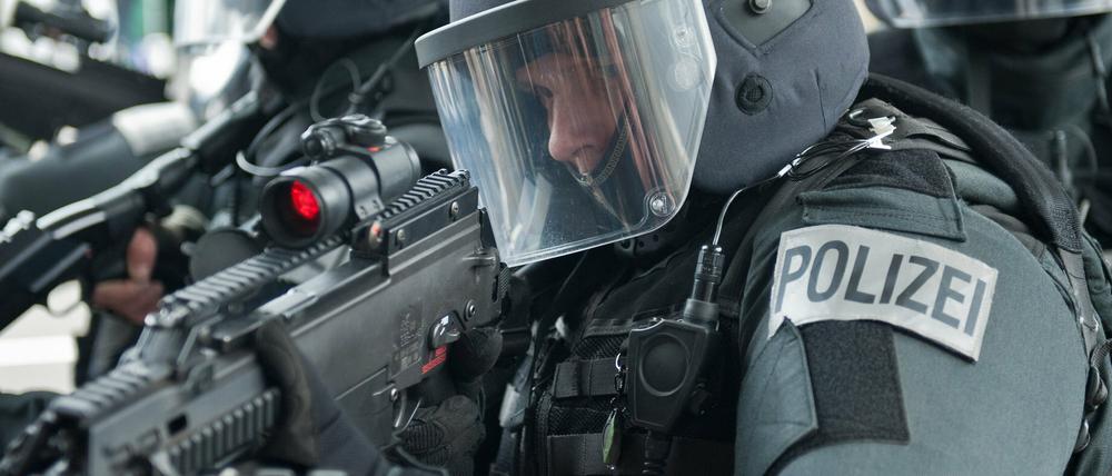 Bitte nicht beleidigen. Wer einen Polizisten mit "Du Mädchen" beleidigt, muss 200 Euro Strafe zahlen.