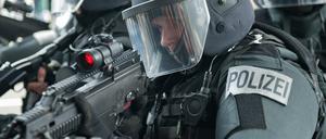 Bitte nicht beleidigen. Wer einen Polizisten mit "Du Mädchen" beleidigt, muss 200 Euro Strafe zahlen.