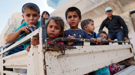 Syrische Kinder auf der Flucht vor dem "Islamischen Staat".