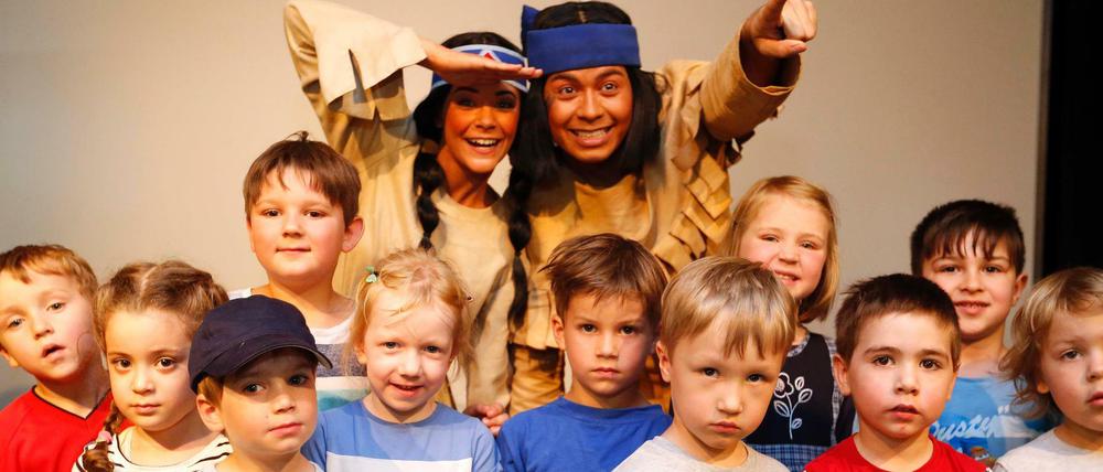 Diese Kita-Kinder durften Yakari und Regenbogen schon vor dem Musicalstart in Berlin kennenlernen – und ihre Helden ausgiebig befragen. 