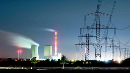 Eine Kapazitätsreserve aus alten Braunkohlekraftwerken nützt zwar den Netzbetreibern relativ wenig. 2,7 Gigawatt sollen vier Jahre als Reserve weiter finanziert werden, aber keinen Strom mehr liefern. Das kostet die Stromkunden im Jahr rund 230 Millionen Euro.