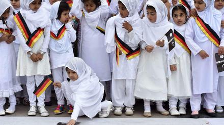 Deutscher Islam: Szene von der Einweihung der Bait-ul-Wahid-Moschee im hessischen Hanau im Mai