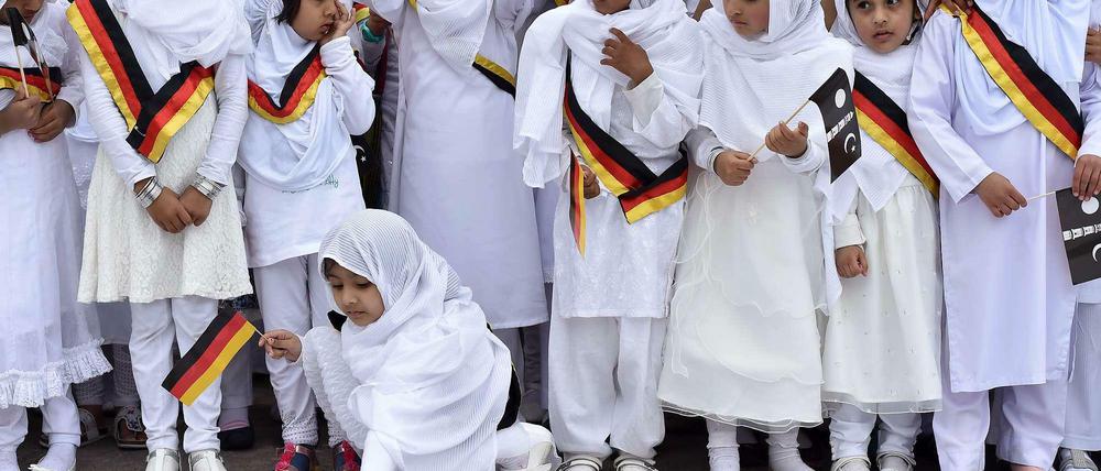 Deutscher Islam: Szene von der Einweihung der Bait-ul-Wahid-Moschee im hessischen Hanau im Mai
