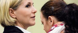 NSU-Prozess: Die Angeklagte Beate Zschäpe (rechts ) neben ihrer Anwältin Anja Sturm. 