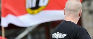 Ein NPD-Anhänger in Berlin. V-Leute des Verfassungsschutzes sind auch bei der rechtsextremen Partei im Einsatz.