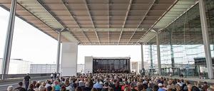 Konzert auf dem BER-Gelände.