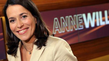 Die Moderatorin Anne Will im Studio ihrer Sendung in Berlin-Adlershof (Archivbild von 2007)