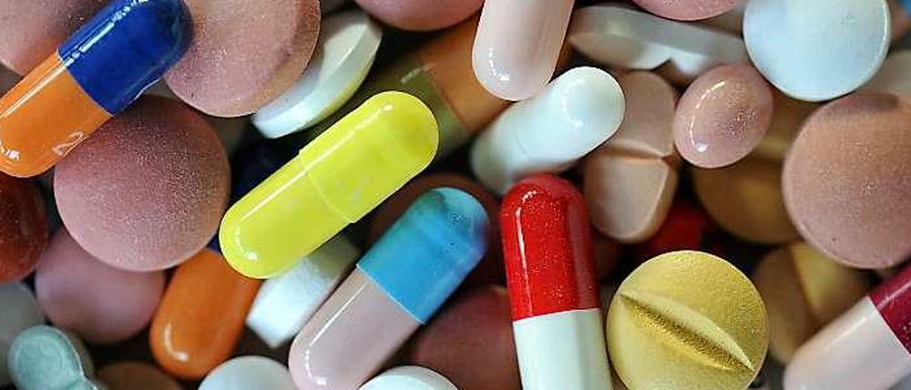 Kleine Helfer, große Geschäfte. Viele Pharmahersteller unterstützten Selbsthilfegruppen, um ihre Produkte besser in den Markt zu bekommen.