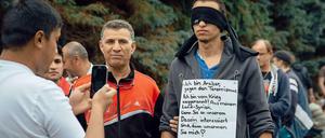 Flüchtling aus Syrien vor dem Heim in Freital