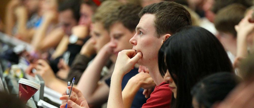 Unter Druck. Besonders Studienanfänger sind dem Stress im Studium oft nicht gewachsen.