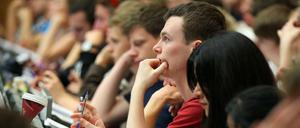 Unter Druck. Besonders Studienanfänger sind dem Stress im Studium oft nicht gewachsen.