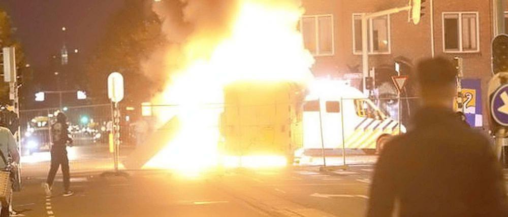 Gewaltsame Proteste in Den Haag. Nach dem Tod eines Mannes werfen die Demonstranten der Polizei übermäßige Gewalt und Rassismus vor.