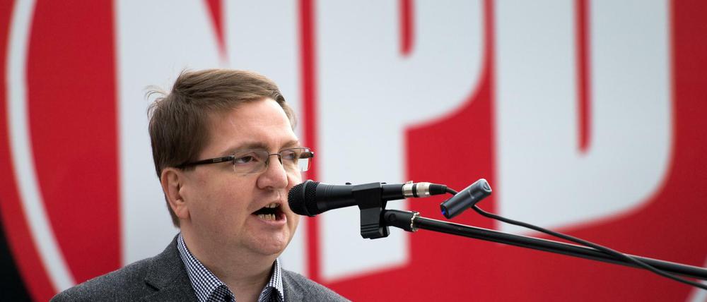 Der Bundesgeschäftsführer der rechtsextremen NPD, Holger Szymanski, ist mit sofortiger Wirkung von seinen Ämtern zurückgetreten.