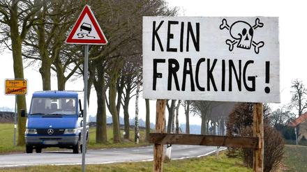 Die Mehrheit der Bevölkerung lehnt Fracking prinzipiell ab. Bei einer Umfrage im Auftrag von Abgeordnetenwatch.org sagte 61 Prozent der Befragten, sie wollten Fracking verboten wissen.