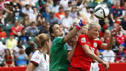 Torhüterin Nadine Angerer konnte die Niederlage gegen England nicht verhindern.
