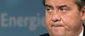 Bundeswirtschaftsminister Sigmar Gabriel (SPD) greift den griechischen Ministerpräsidenten Alexis Tsipras nach dem Nein im Referendum scharf an. 