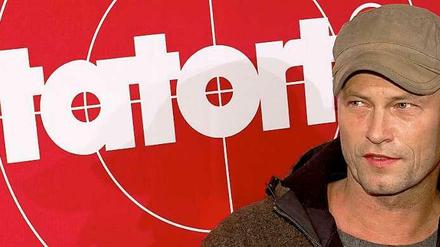 Til Schweiger vor dem Tatort Logo