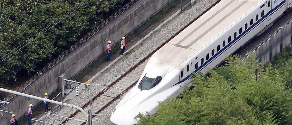 Die Spuren des Feuers sind noch zu sehen: In diesem Superschnellzug in Japan soll sich ein Mann selbst angezündet und ein Feuer ausgelöst haben.