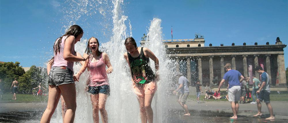 Gut für eine Abkühlung - der Brunnen im Lustgarten in Berlin.