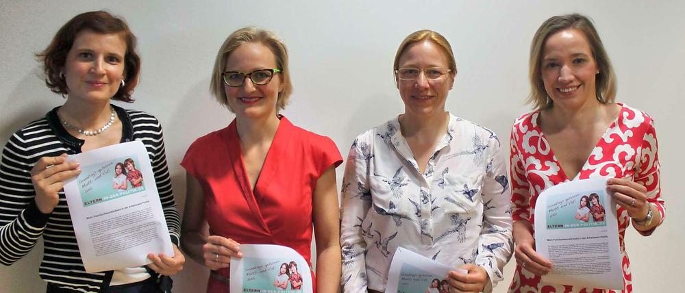 Die Initiatorinnen: Linken-Parteichefin Katja Kipping, die Grünen-Abgeordnete Franziska Brantner, Sabine Schmidt von der SPD und Ex-Familienministerin Kristina Schröder, heute CDU-Abgeordnete (von links).