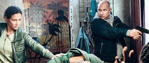 Razzia im Dealermilieu: Bei den Mordermittlungen arbeitet Kommissarin Ritschard (Delia Mayer, l.) mit Drogenfahnder Hofstetter (Andreas Krämer) zusammen.