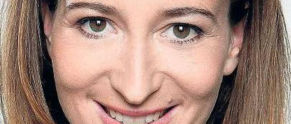 Anna Kyrieleis leitet die "Abendschau" im RBB-Fernsehen.