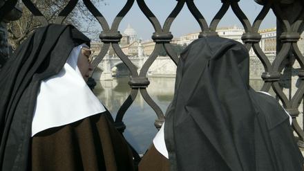 Blick auf den Petersdom in Rom. Viele Orden stecken in finanziellen Schwierigkeiten. 