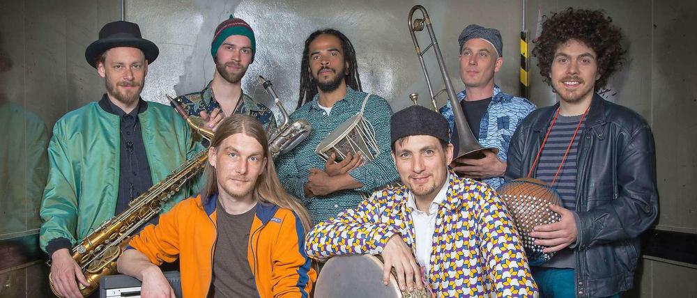 Polyversal Souls mit Max Weissenfeldt (rechts sitzend).