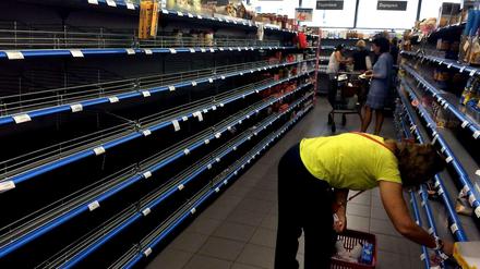 Nach den Hamsterkäufen. Ein Supermarkt in Athen am Samstag.