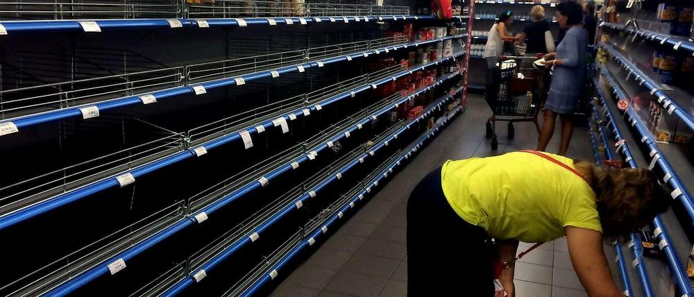 Nach den Hamsterkäufen. Ein Supermarkt in Athen am Samstag.