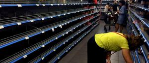 Nach den Hamsterkäufen. Ein Supermarkt in Athen am Samstag.